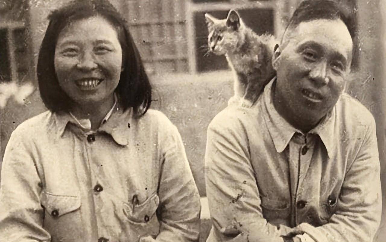 李贞去世后，留下11000元人民币和2根小金条等，她是如何处理的？