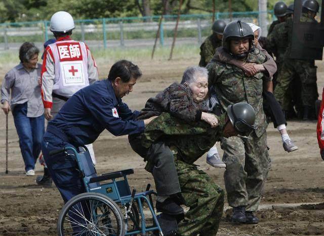 有一种帅叫中国军人！有一种感动叫中国军人！请为中国军人点赞！