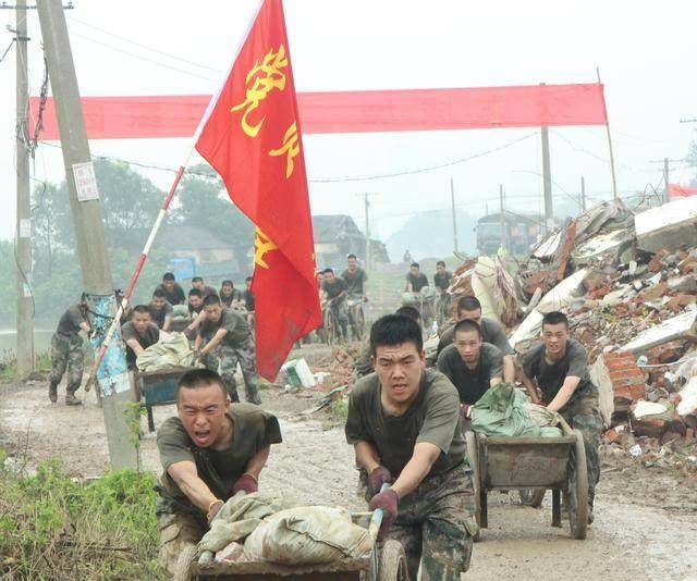 有一种帅叫中国军人！有一种感动叫中国军人！请为中国军人点赞！