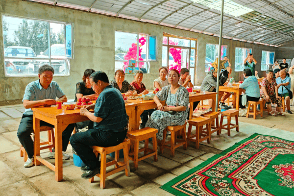 库尔勒市兰干乡举办桃子品介会