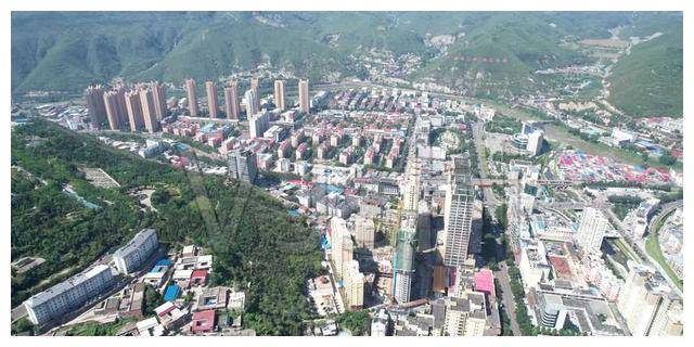 耿彦波：现实版“李达康”，走哪拆哪，离任时市民跪地挽留