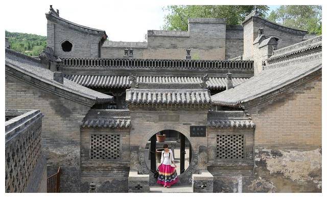 耿彦波：现实版“李达康”，走哪拆哪，离任时市民跪地挽留
