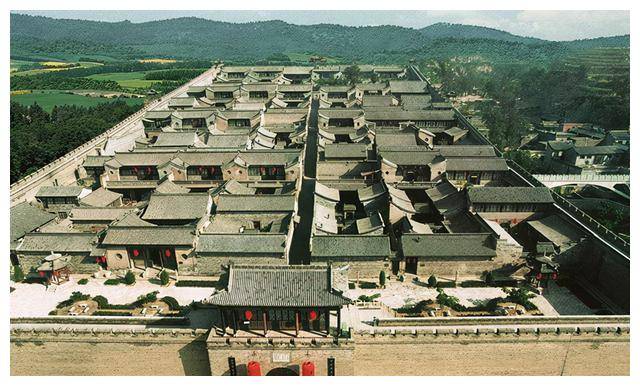 耿彦波：现实版“李达康”，走哪拆哪，离任时市民跪地挽留