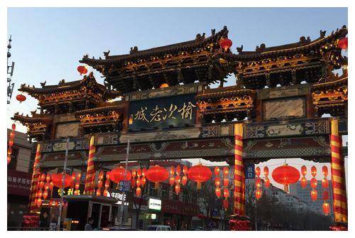 耿彦波：现实版“李达康”，走哪拆哪，离任时市民跪地挽留