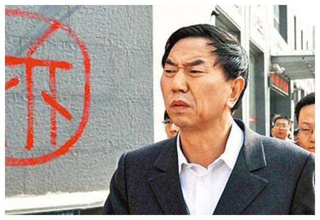 耿彦波：现实版“李达康”，走哪拆哪，离任时市民跪地挽留