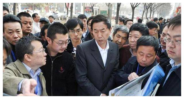 耿彦波：现实版“李达康”，走哪拆哪，离任时市民跪地挽留