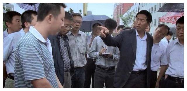耿彦波：现实版“李达康”，走哪拆哪，离任时市民跪地挽留