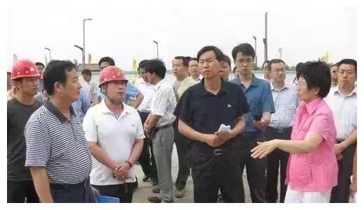 耿彦波：现实版“李达康”，走哪拆哪，离任时市民跪地挽留