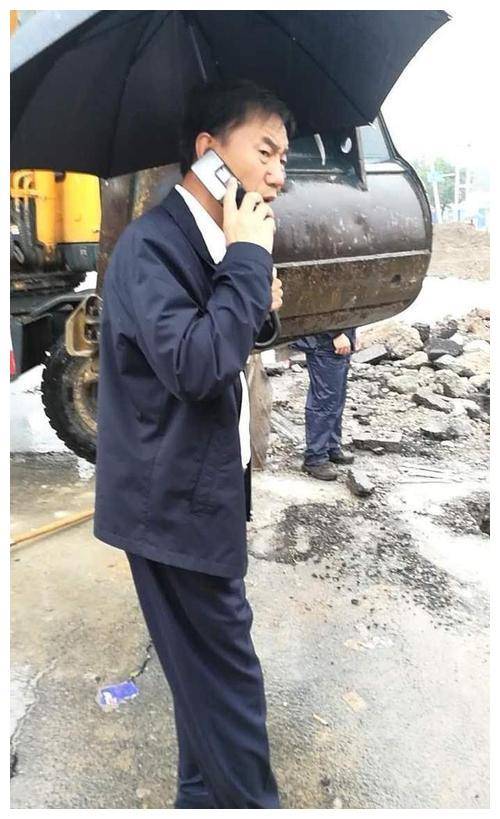 耿彦波：现实版“李达康”，走哪拆哪，离任时市民跪地挽留