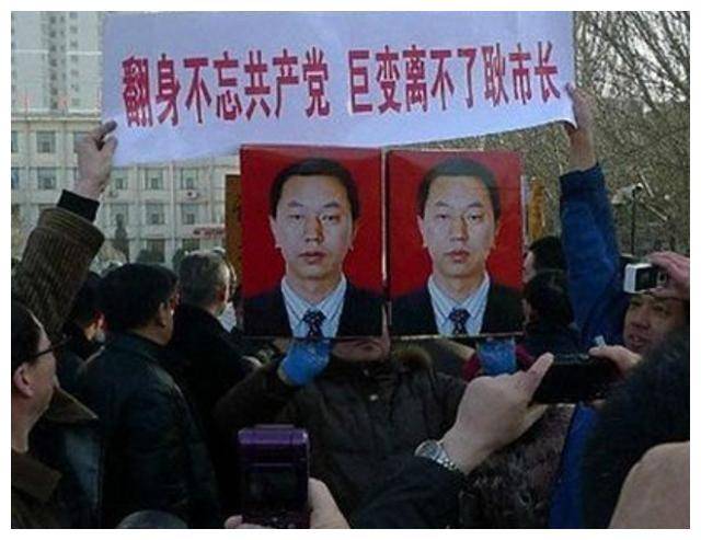 耿彦波：现实版“李达康”，走哪拆哪，离任时市民跪地挽留