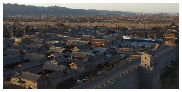 耿彦波：现实版“李达康”，走哪拆哪，离任时市民跪地挽留