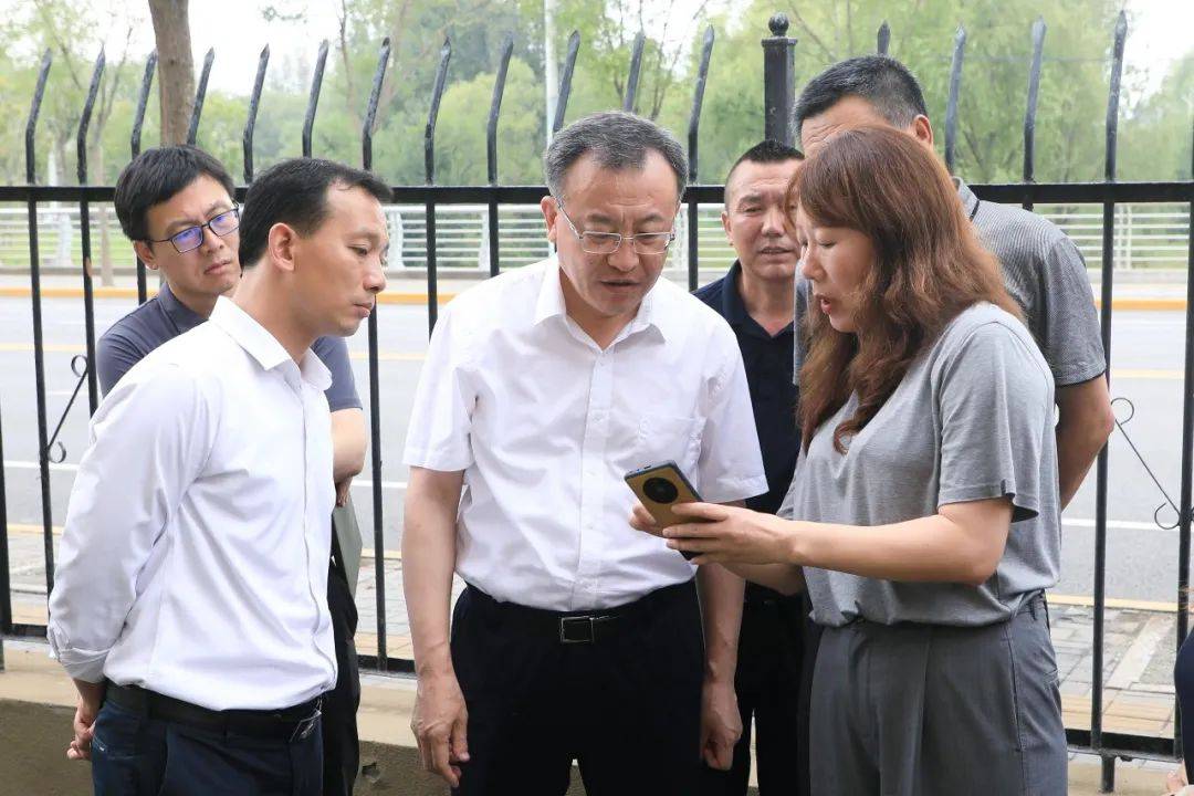尽心尽力解决好信访问题！于波到儒林街道康安社区接访
