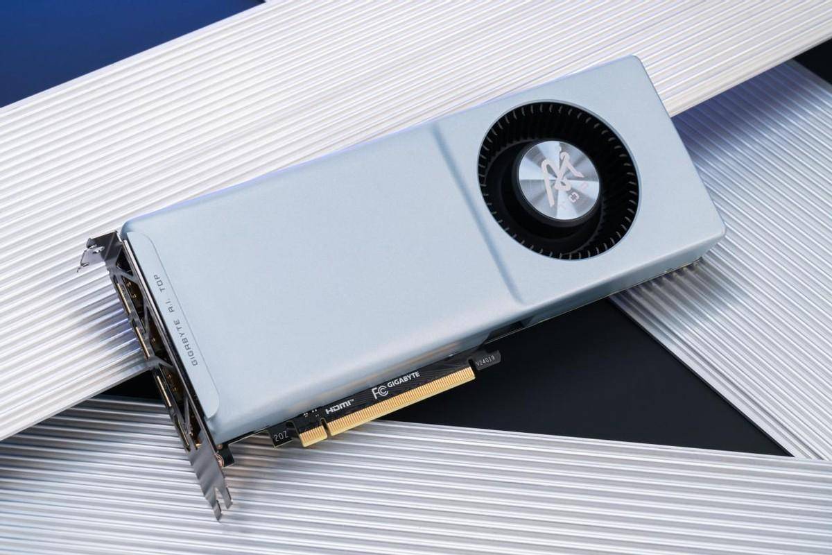 一看就是高级货，涡轮散热版RTX 4070 Ti SUPER测评