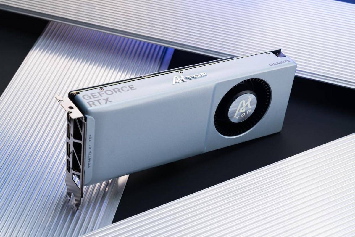 一看就是高级货，涡轮散热版RTX 4070 Ti SUPER测评
