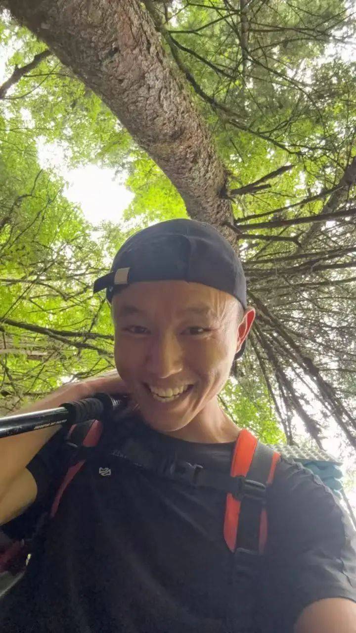 云南两男子徒步梅里雪山失联超20天，其中一人女友悬赏：找到活人20万元，遗体5万元